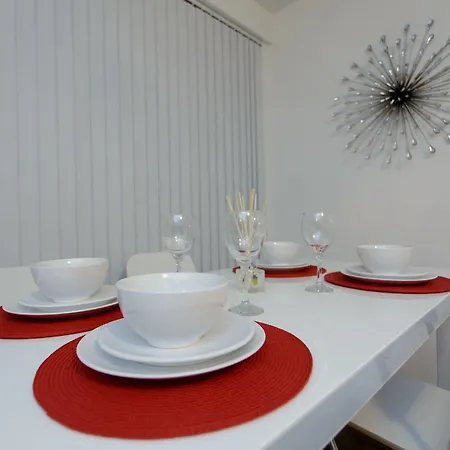 Shaftesbury Apartment *