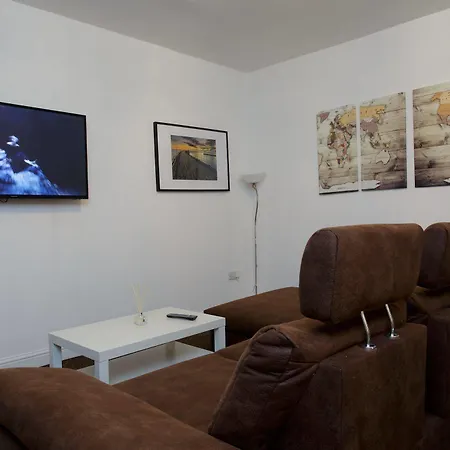 Shaftesbury Apartment *