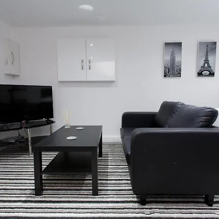 Shaftesbury Apartment *