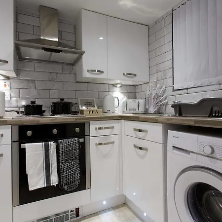 Shaftesbury 4* Leeds (West Yorkshire)